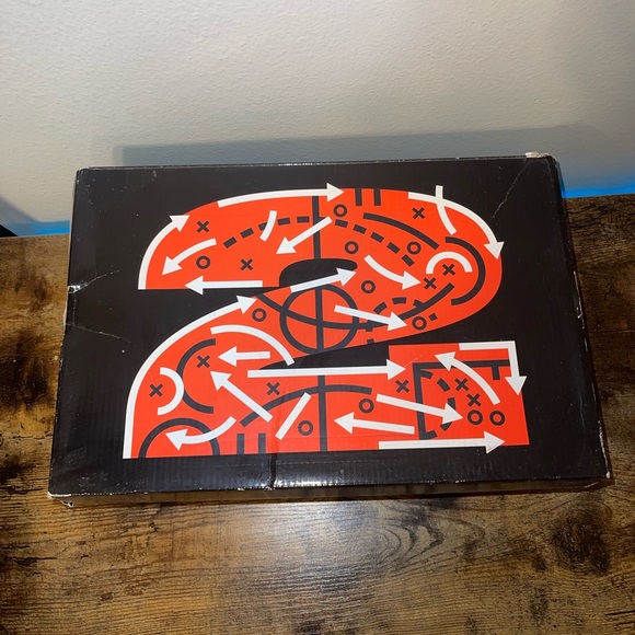 Nike Kyrie 2 “ Cavs “ - Picture 4 of 7